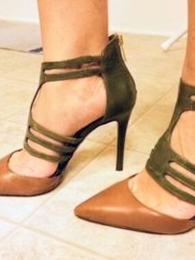 Jessica Simpson Two-Tone Pointed Toe Stiletto Pump Olive & Tan With Box